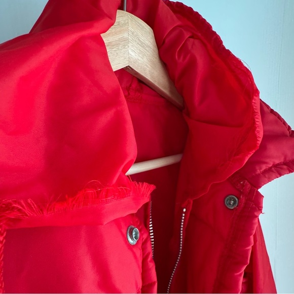 Vintage Red Puffer vest with built in windbreaker that tucks in pocket medium - Picture 5 of 12